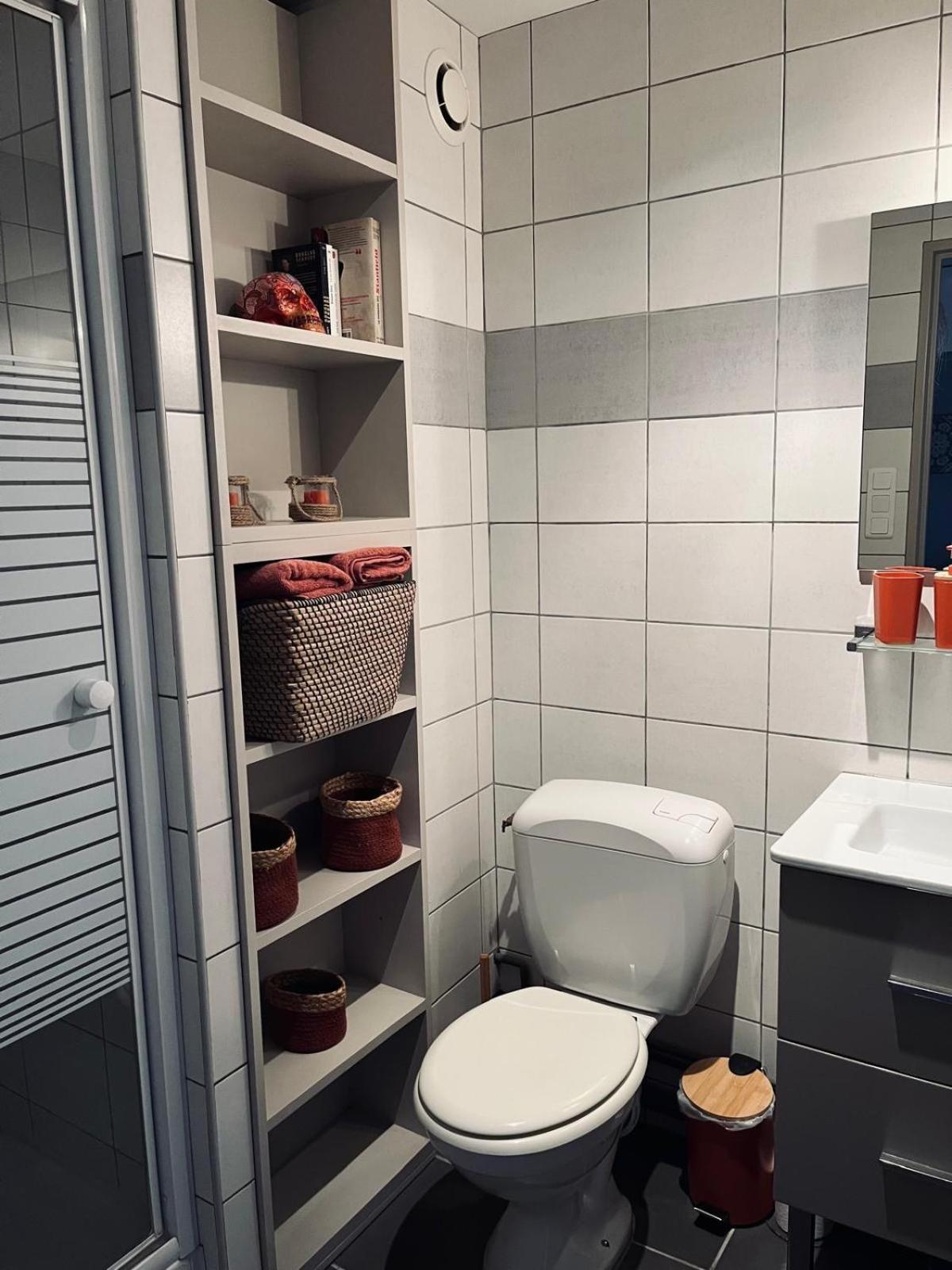 Apartment Sete, Studio Cabine,proche Mer , Clim, Wifi, Parking Prive *