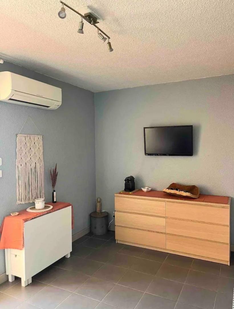 Sete, Studio Cabine,proche Mer , Clim, Wifi, Parking Prive Apartment Sete